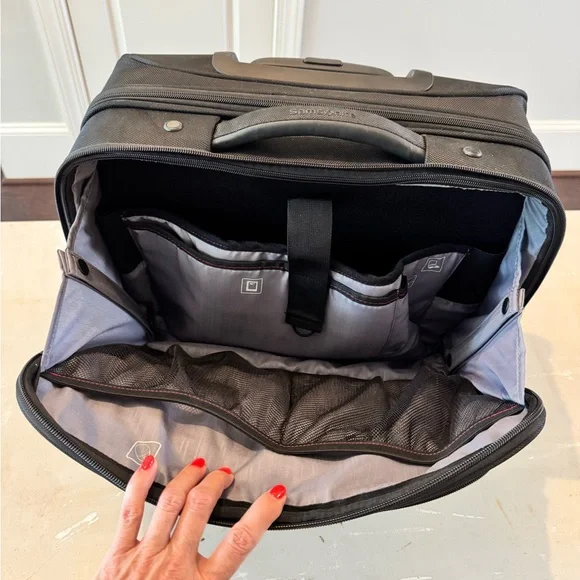 Samsonite Black Rolling Travel‎ Bag - Picture 11 of 13